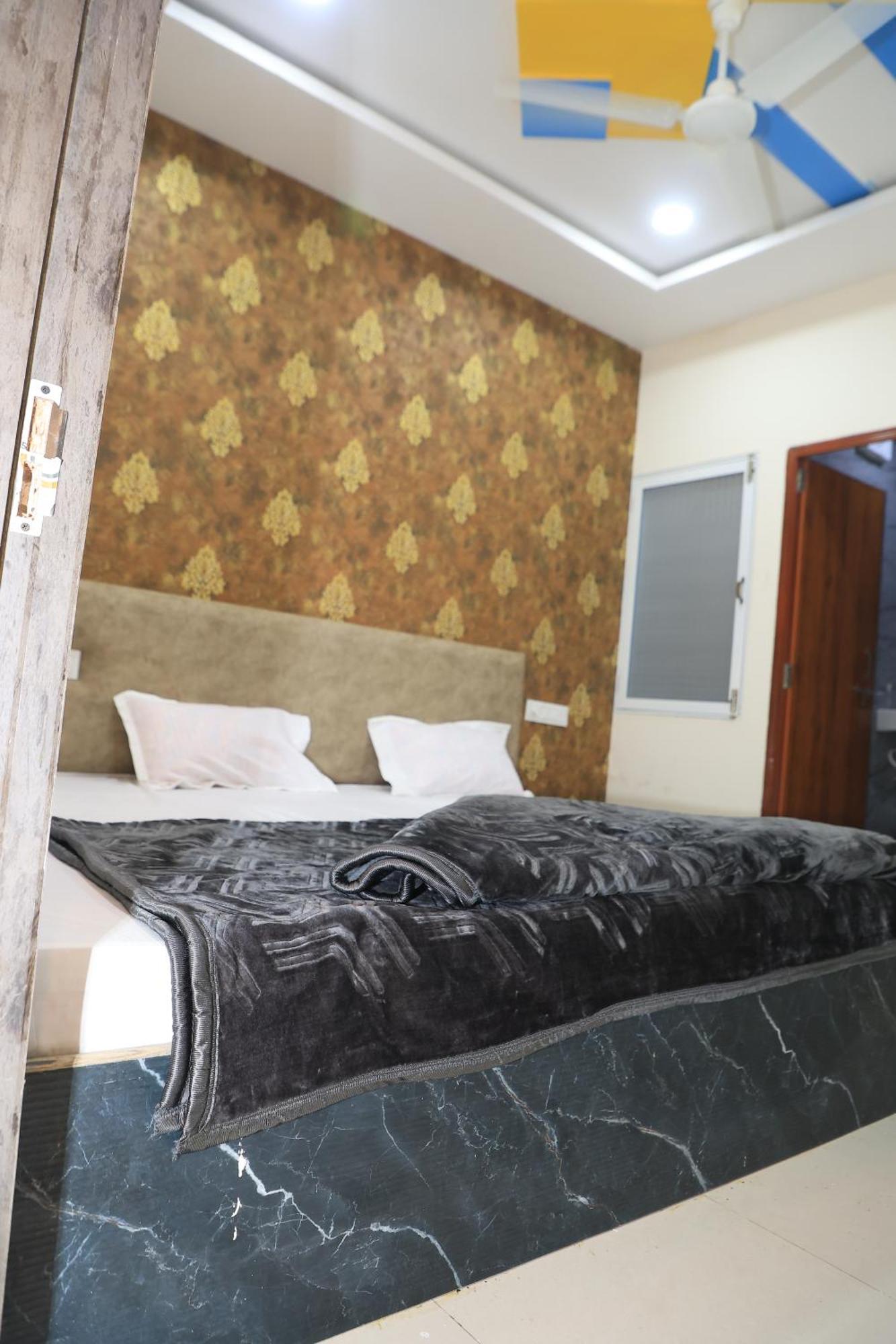 Hotel Somnath Inn Ujjain Oda fotoğraf
